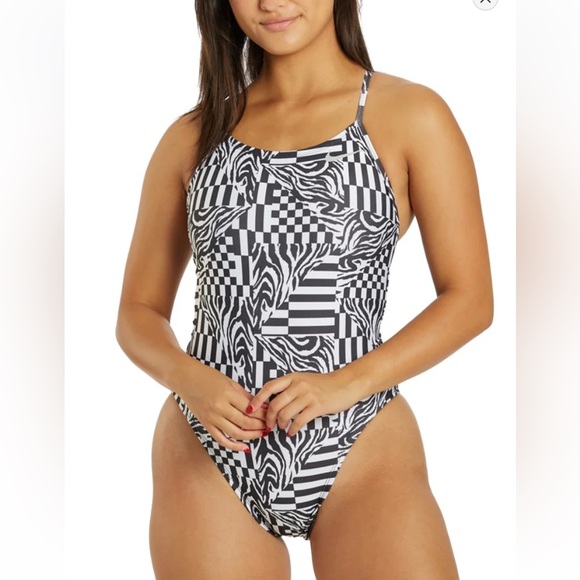 Nike Hydra Strong Muti Print Spider Back One Piece Swimsuit Size W 6 (32) NWT - Picture 15 of 15